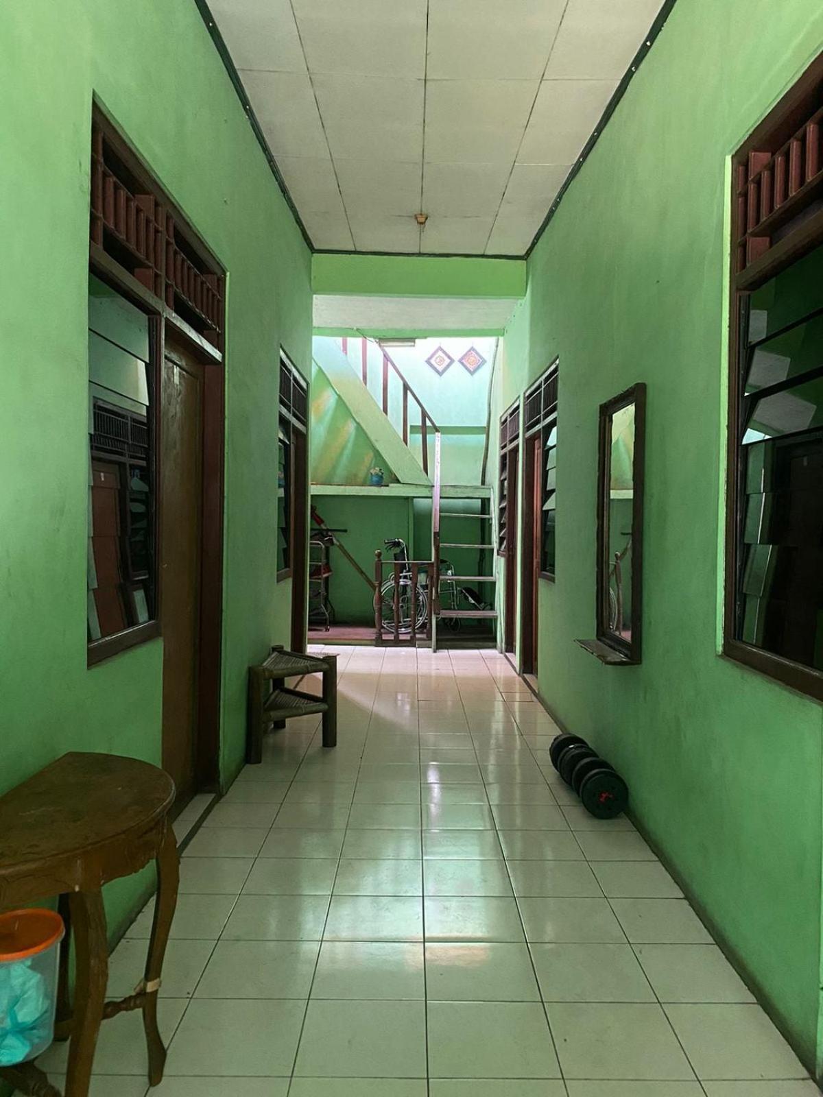 Spot On 94166 Kost Bunda Syariah Hotell Bekasi Eksteriør bilde