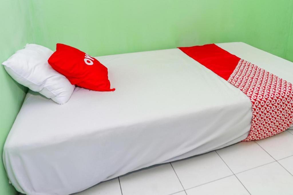 Spot On 94166 Kost Bunda Syariah Hotell Bekasi Eksteriør bilde